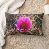 サボテンの花（とげのある梨）ワイルドフラワー ランバークッション (ブランケット)