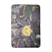 サボテンの黄色い花の春 バスマット (正面縦)