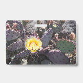 サボテンの黄色い花の春 バッジ (裏面)