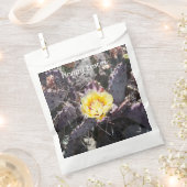 サボテンの黄色い花の春 フェイバーバッグ (クリップ留めされた状態)