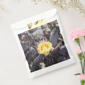 サボテンの黄色い花の春 フェイバーバッグ (封をした状態)