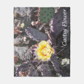 サボテンの黄色い花の春 フリースブランケット (正面)