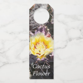 サボテンの黄色い花の春 ボトルネックタグ
