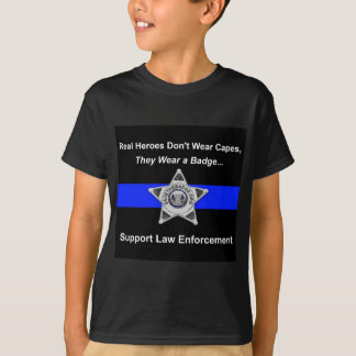 サポート警察の英雄 Tシャツ