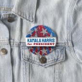 サポートKamala Harris 2024：未来へのギア 缶バッジ (インサイチュ)