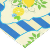 サマリーブルーストライプの&レモンと葉のパターン テーブルクロス (アングル)