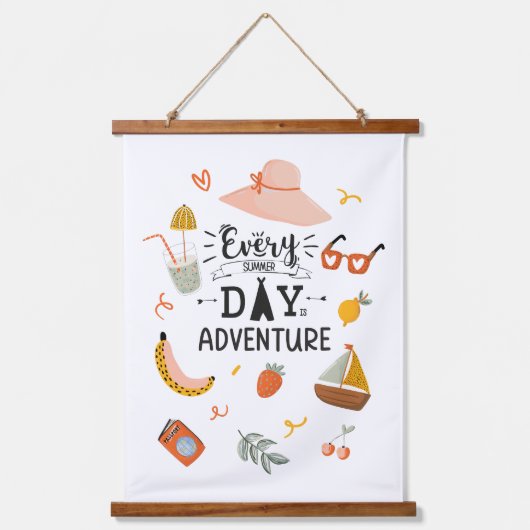 サマーアドベンチャー引用文カラフルキッズ子供部屋 吊り下げ型タペストリー (正面)