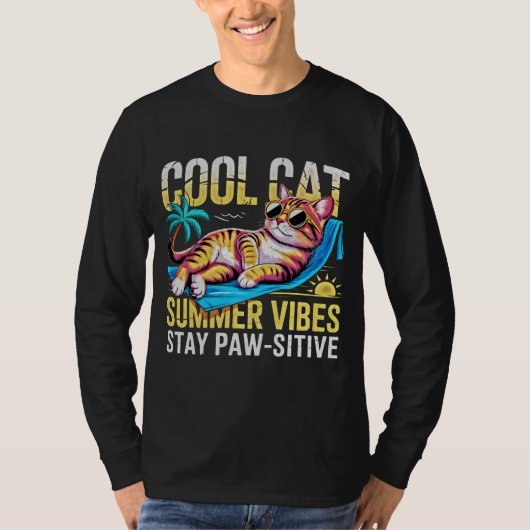 サマーキャット クールビーチの雰囲気 面白い猫好きへのギフト Tシャツ (正面)