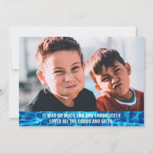 サマースイミングプールパーティートロピカル誕生日ブルー サンキューカード (裏面)