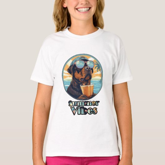 サマーバイブスの犬 - 涼しげなビーチムードのTシャツ Tシャツ (正面)