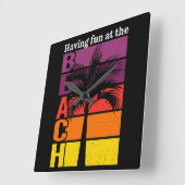 サマーバケーションおもしろいを持つビーチレトロ スクエア壁時計 (傾斜)