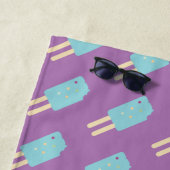 サマーピンクのアイスポップ・アートのクリーム ビーチタオル (インサイチュ)