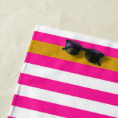 サマーピンクストライプ金ゴールドモノグラムの ビーチタオル (インサイチュ)