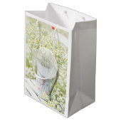 サマーフィールドデイジーデイジーカモミール結婚フラワーズ ミディアムペーパーバッグ (裏面アングル)