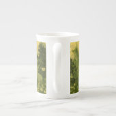 「サマーローン」ウール絵画のランドスケープ緑の色合い ボーンチャイナマグカップ (裏面)