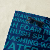 サマーワーズプールサイドとハワイアンパームツリー ビーチタオル (インサイチュ)