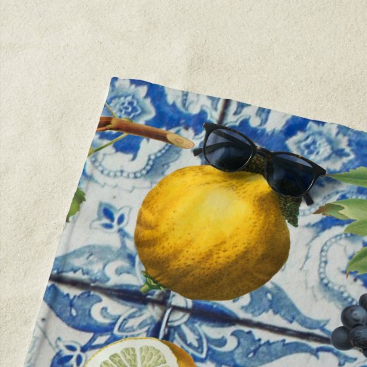 サマー地中海のフルーツ&ブルーホワイトモザイク ビーチタオル (インサイチュ)