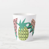 サマー抽象芸術フルーツスイカ&ネオンパイナップル カフェラテマグ (正面)