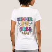サマー ヴァイブス シャツ、レトロ フラワー 蝶 Tシャツ (裏面)