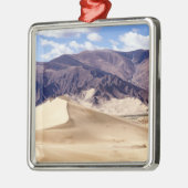 サミエ修道院の近くの砂丘 – チベット メタルオーナメント (左)