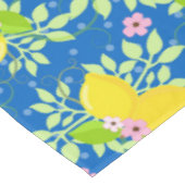 サミリーブルーとイエローレモンの花の模様 テーブルクロス (アングル)