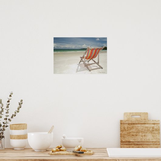 サムイビーチの白い砂のデッキチェア ポスター (キッチン)