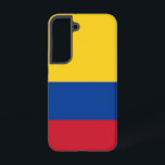 サムスンギャラクシーS22ケース国旗 SAMSUNG GALAXY S22ケース<br><div class="desc">コロンビアの旗を特集した専用の電話カバーでサムスンギャラクシーS22を変身！細部に細心の注意を払って作られた、この電話カバーは誇らしげにコロンビア国旗の活気のあるデザインを示す。フラグは、黄色、青、赤の3つの水平ストライプで構成され、黄色のストライプはフラグの半分を占め、青と赤のストライプは残りの半分を均等に占める。このデザインは、コロンビアの多様な地形、空、川、独立のために流出した血液を象徴している。コロンビアの遺産を祝ったり、特別な機会を祝ったり、単に旗の大胆で意味のある象徴性を鑑賞したりしているかどうかは、このカバーはあなたの装置にコロンビアの誇りの本物のタッチを追加する。高品質の素材で作られたコロンビア国旗の電話カバーは、耐久性と視覚的に印象的な外観を保証し、毎日の必需品に完璧に加える。それは使用するたびにコロンビアへの憧れを表現しながら、あなたの携帯電話を保護するように設計されている。</div>