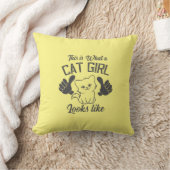サムズアップをする黄色い猫娘のスロー枕 クッション (ブランケット)