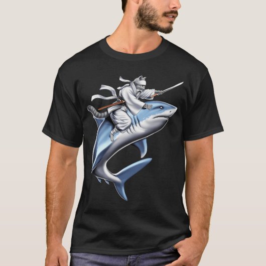 サムライ 猫忍者 サメに乗る Tシャツ (正面)