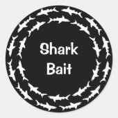 サメおもしろいの群れを取り巻くサメ餌 ラウンドシール (正面)