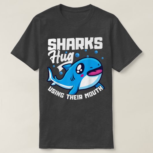 サメが口にシャークおもしろいパンを使って抱き締める Tシャツ (デザイン正面)
