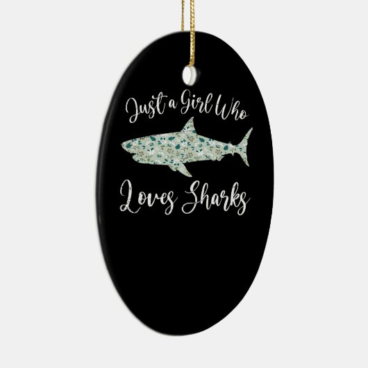 . .サメが好きな女の子 – 贈り物用海 セラミックオーナメント (右)