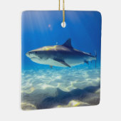 サメが泳ぐ青い海水 セラミックオーナメント (右)