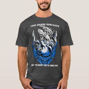 サメことわざこのサメはあなた与えに現れた Tシャツ