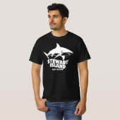 サメと一緒にスキューバダイビング - スチュワート島 Tシャツ (正面フル)