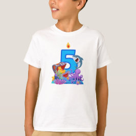 サメと宝箱の海テーマの5歳の誕生日 Tシャツ