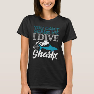 サメと飛び込む Tシャツ