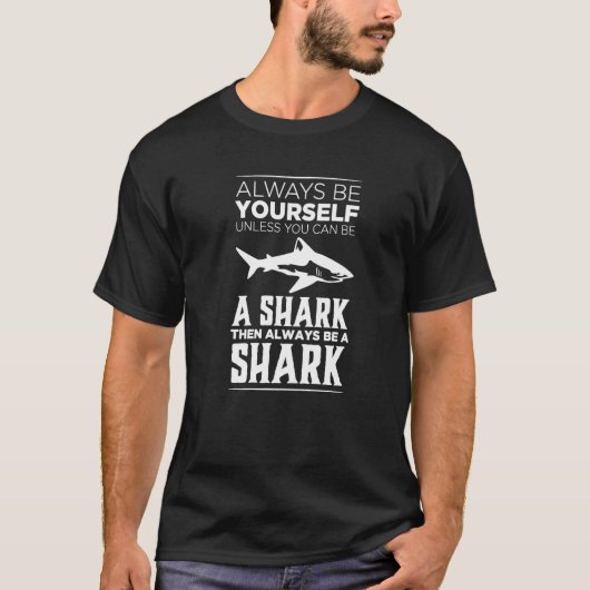 サメになれないかぎり自分でいなさい Tシャツ (正面)