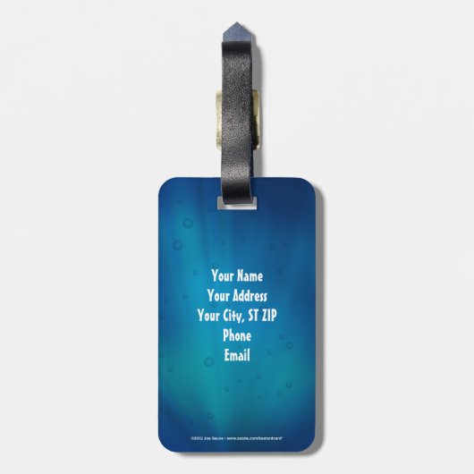 サメにはもっと大きなコートの漫画がおもしろい必要 ラゲッジタグ (裏面縦)