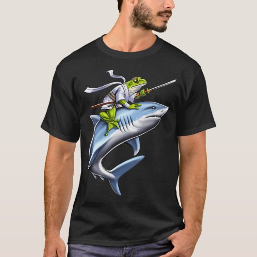 サメに乗るカエルの侍忍者 Tシャツ (正面)