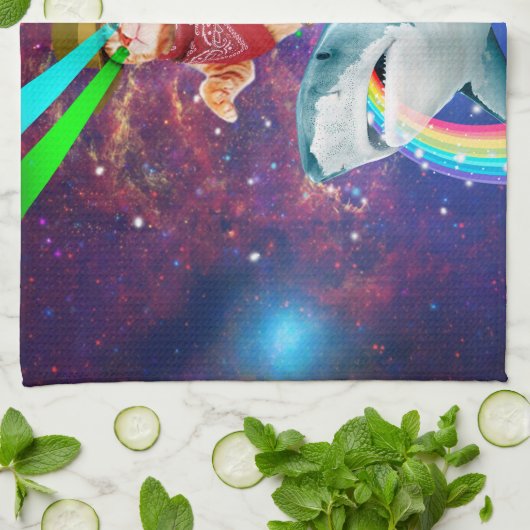 サメに乗るキャットカウボーイが虹を見た キッチンタオル (折り畳み)