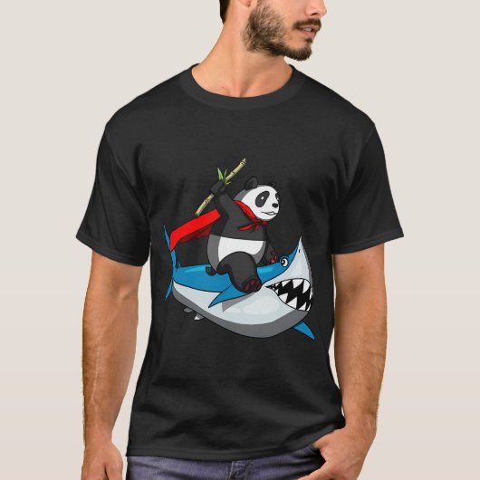 サメに乗るパンダ Tシャツ (正面)
