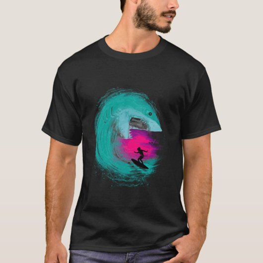 サメに襲われるギフト 女子 Tシャツ (正面)