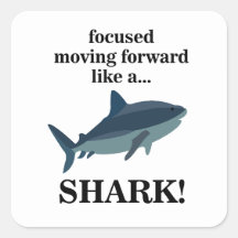 サメのように前進することに焦点を合わせたサメ