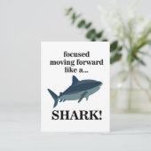 サメのように前進することに焦点を合わせたサメ ポストカード (スタンド正面)
