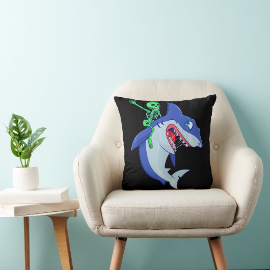 サメのハロウィンスケルトン乗りサメの恋人おもしろい クッション (椅子)