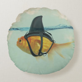 サメのヒレを持つ金魚 ラウンドクッション