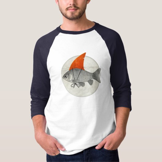 サメのヒレを持つ金魚 Tシャツ (正面)