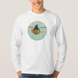 サメのヒレを持つ金魚 Tシャツ