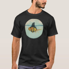 サメのヒレを持つ金魚 Tシャツ